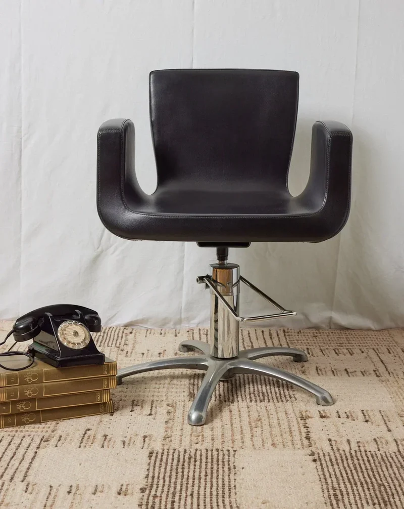 Jakob, le fauteuil de coiffeur en cuir N°748