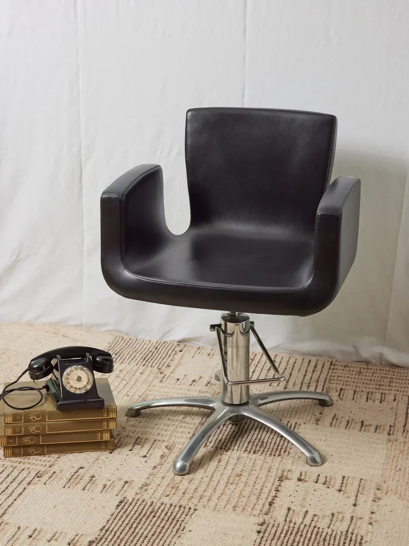 Jakob, le fauteuil de coiffeur en cuir N°748
