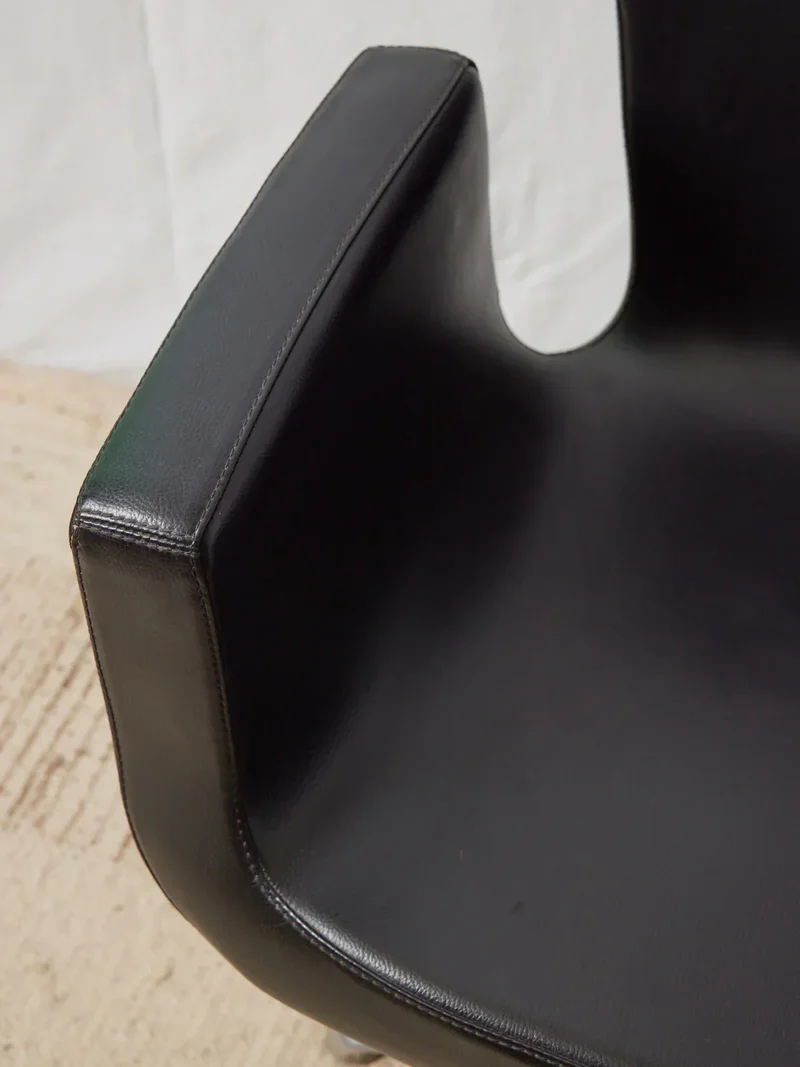 Jakob, le fauteuil de coiffeur en cuir N°748