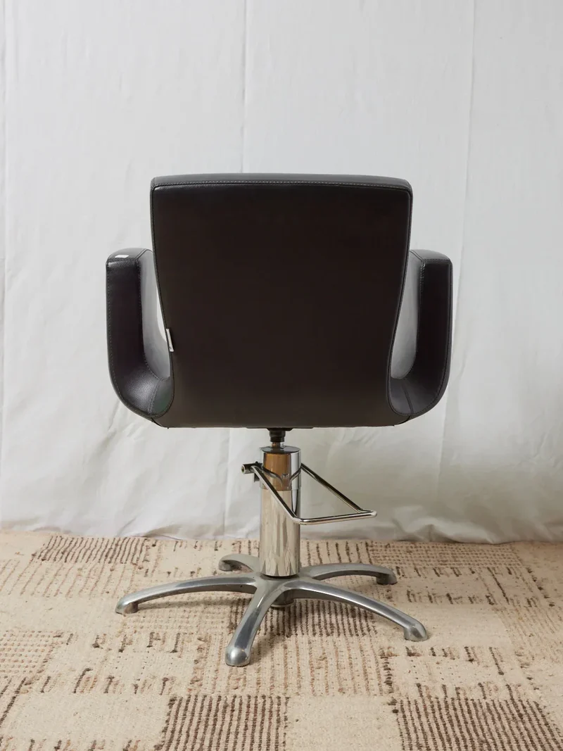 Jakob, le fauteuil de coiffeur en cuir N°748