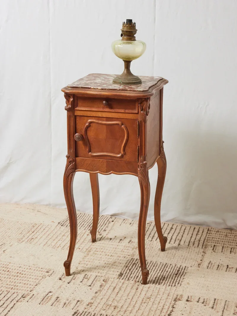 Odile, la table de chevet en bois foncé N°1177