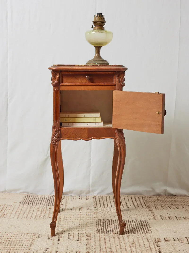 Odile, la table de chevet en bois foncé N°1177
