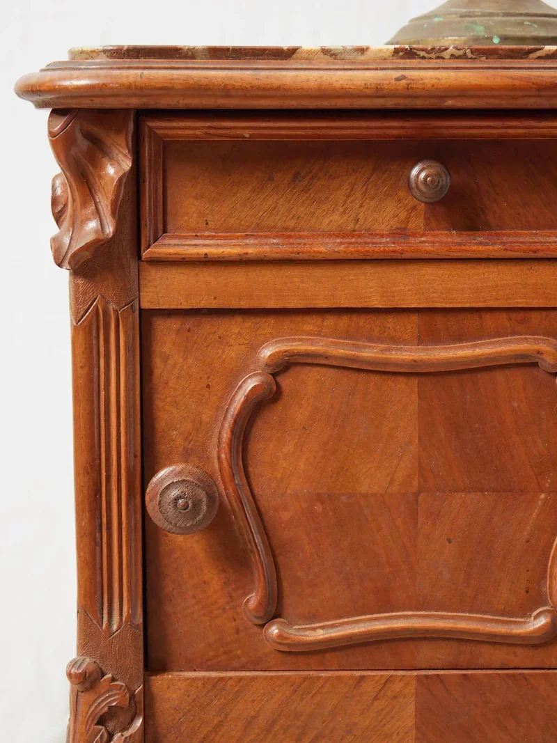 Odile, la table de chevet en bois foncé N°1177
