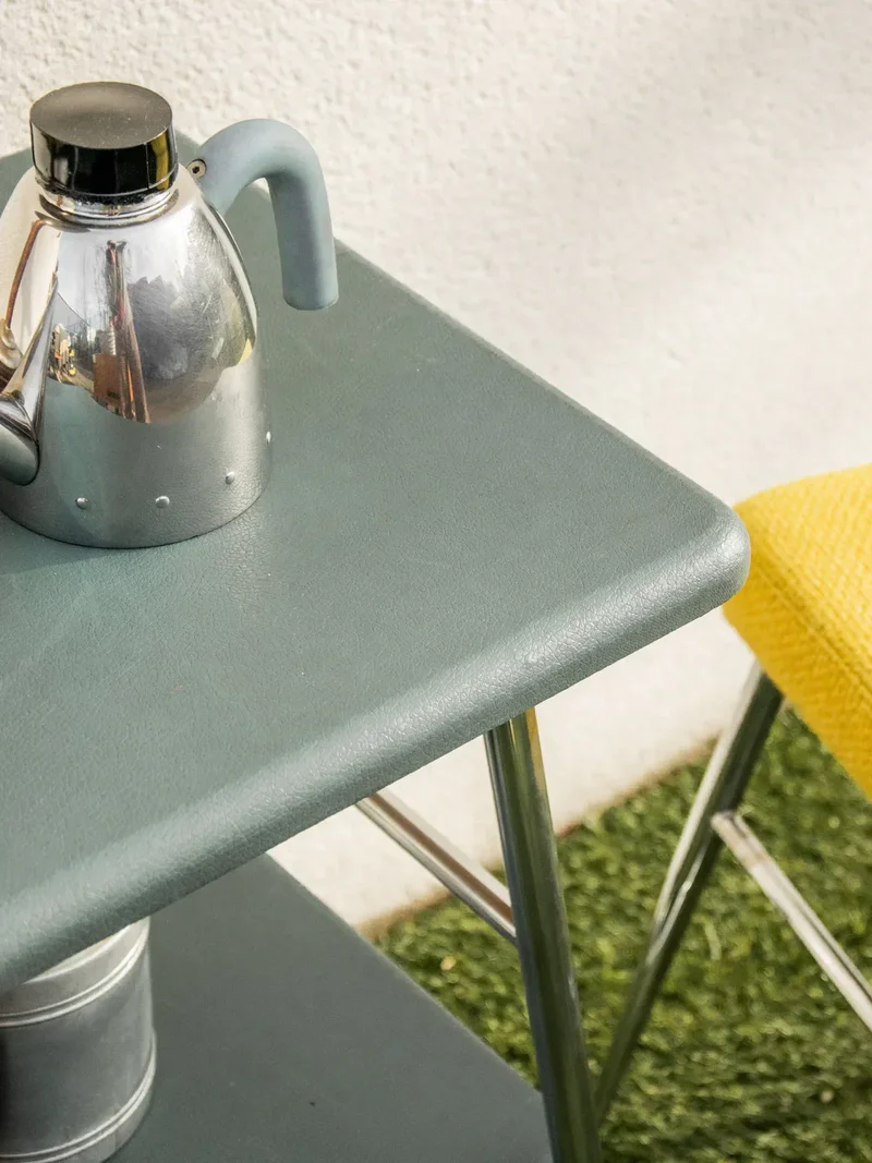 Hanna, la table d'appoint industrielle en chrome N°778