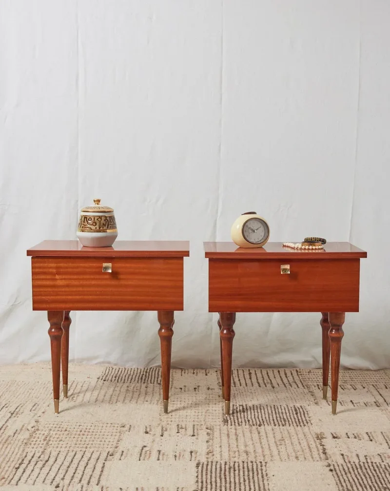 Maïa, la paire de chevets en bois verni N°672