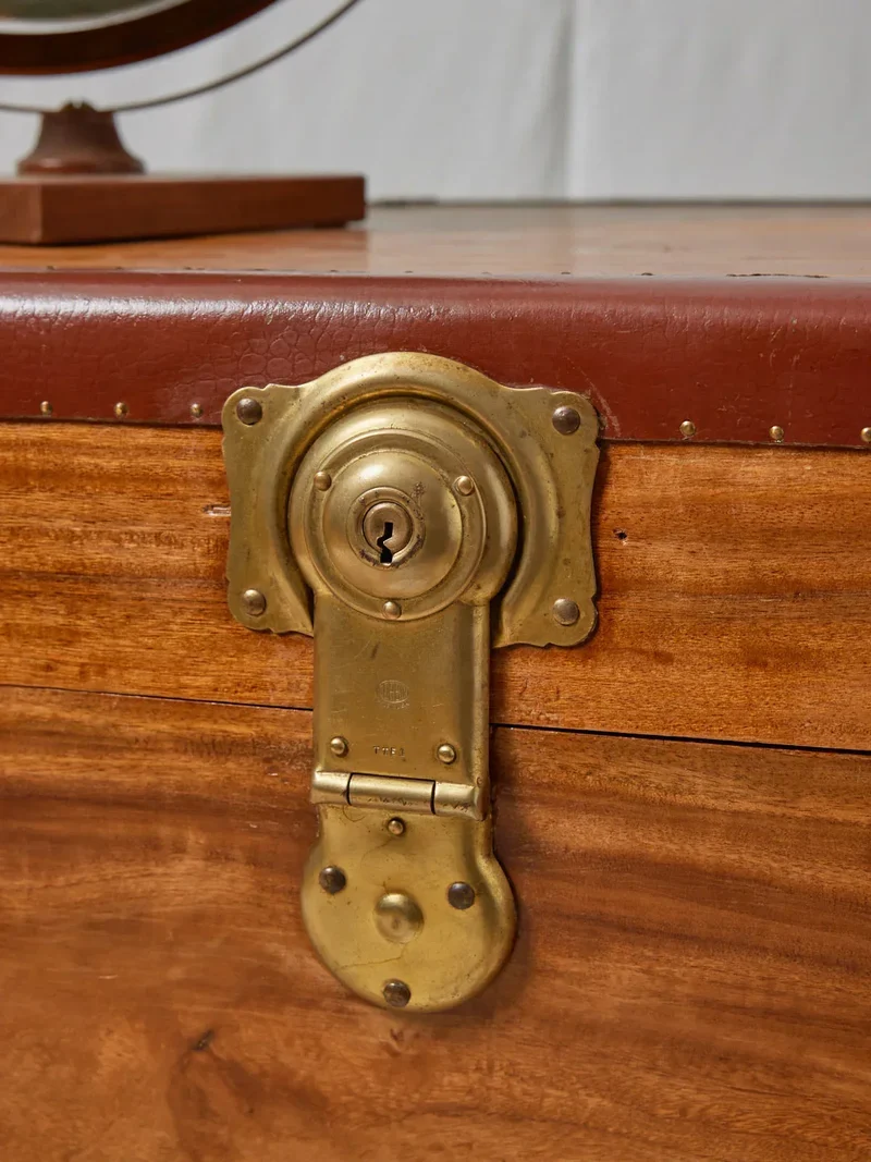 Lucienne, la petite malle en bois claire et laiton N°250