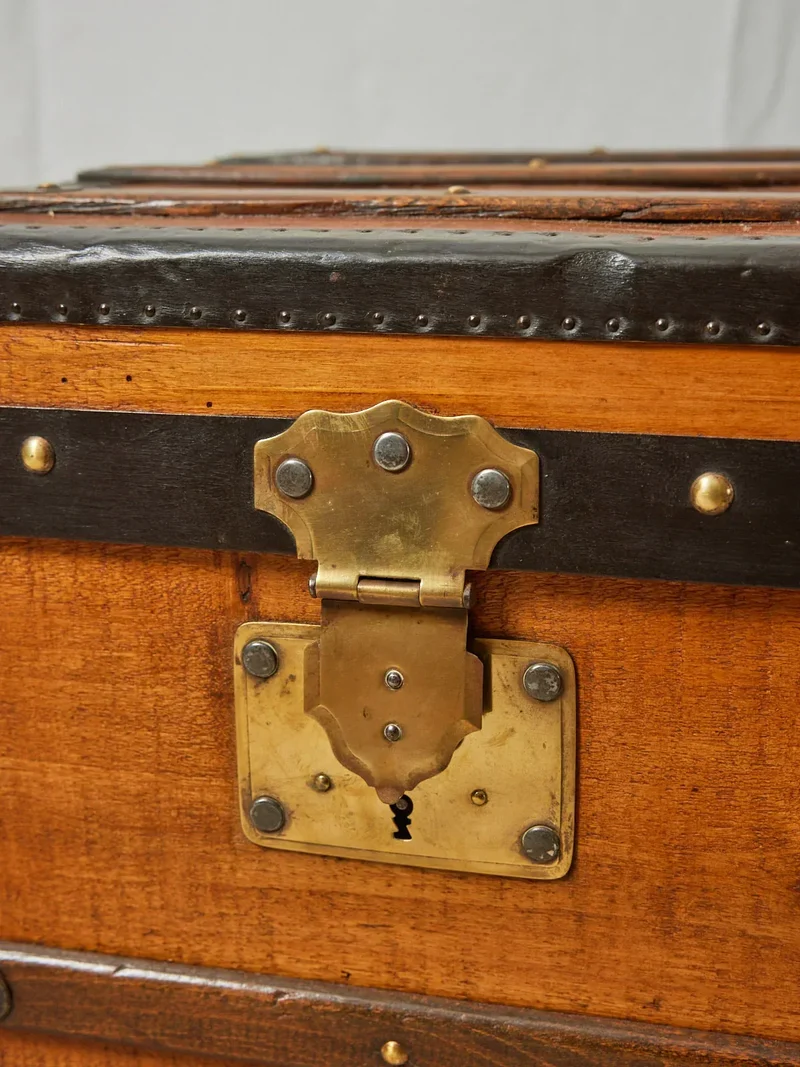 Lucienne, la petite malle en bois et laiton N°239