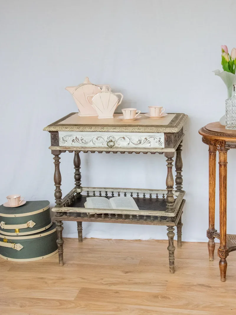 Francine, la table d'appoint en bois N°612