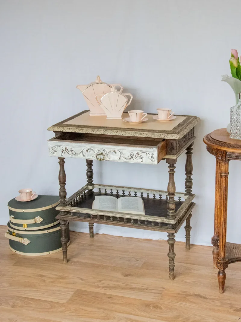 Francine, la table d'appoint en bois N°612