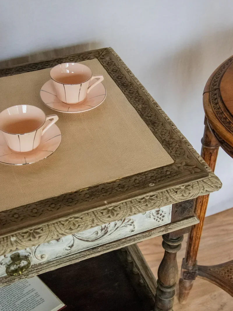 Francine, la table d'appoint en bois N°612