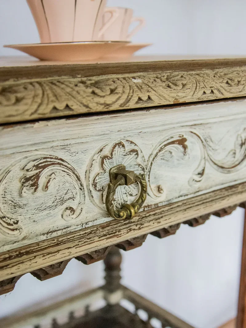 Francine, la table d'appoint en bois N°612