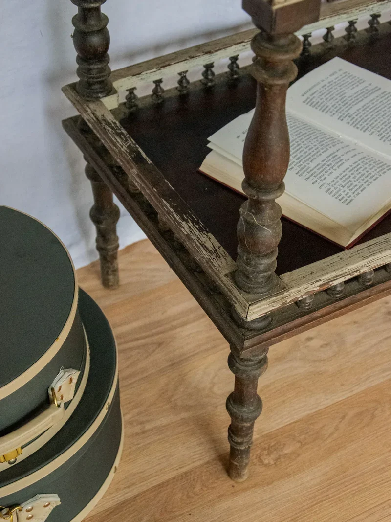 Francine, la table d'appoint en bois N°612