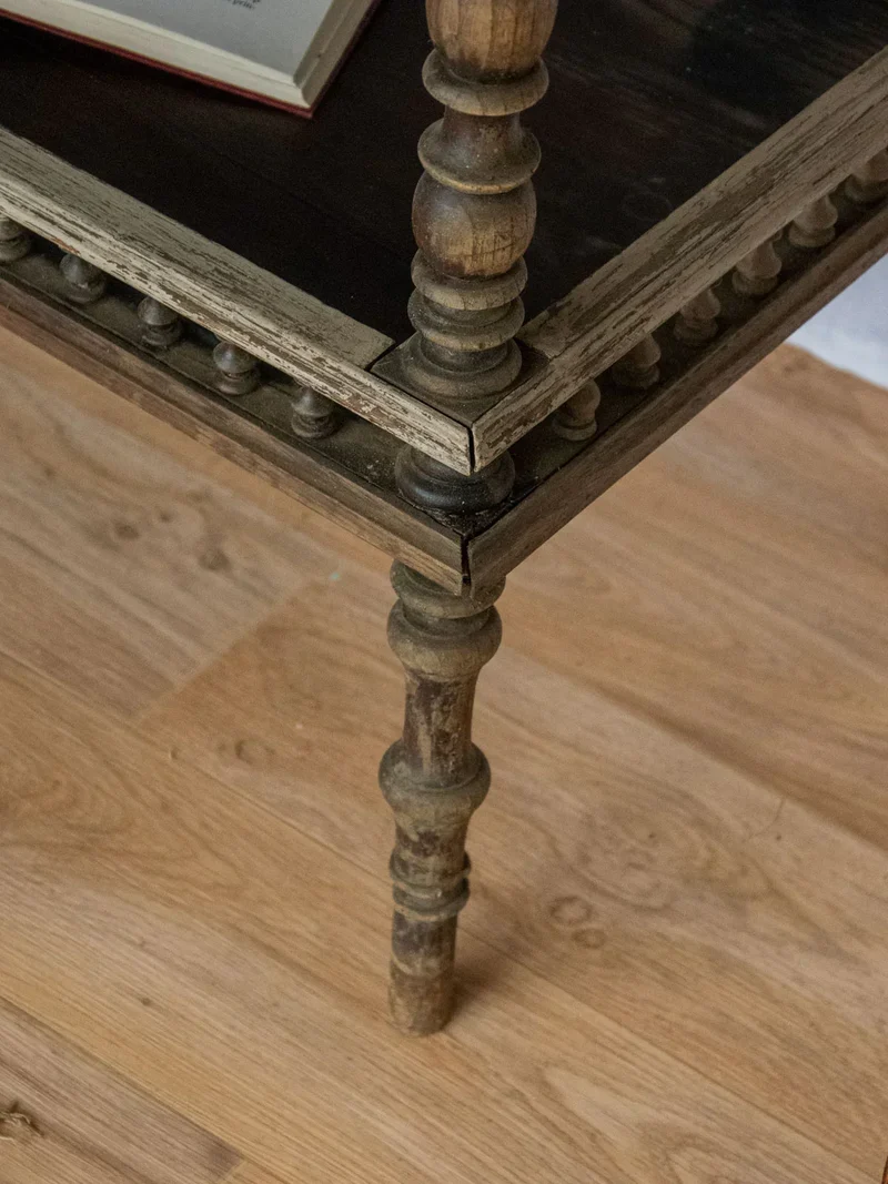 Francine, la table d'appoint en bois N°612