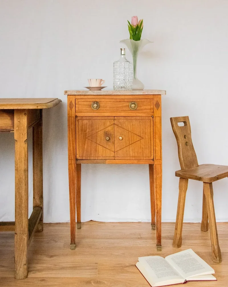 Odile, la table de chevet en bois N°648