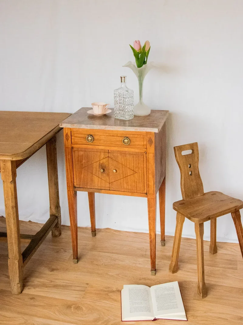 Odile, la table de chevet en bois N°648