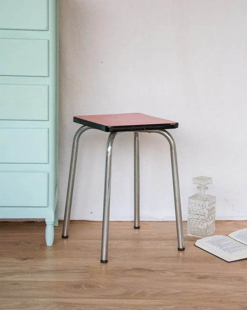 Axel, le tabouret en formica N°566