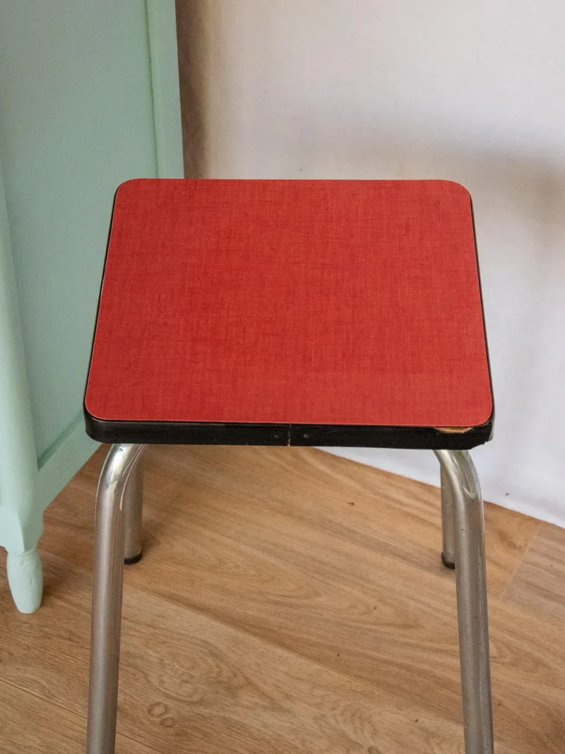 Axel, le tabouret en formica N°566