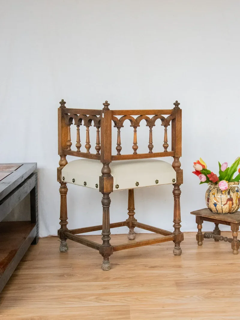 Claude, la chaise d'angle en cuir N°882