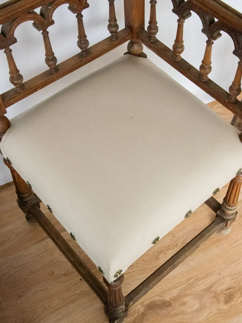 Claude, la chaise d'angle en cuir N°882