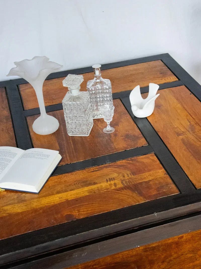 Léonie, la table basse carrée en bois N°492