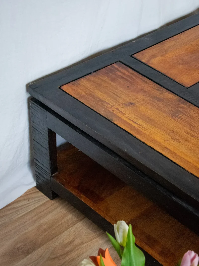 Léonie, la table basse carrée en bois N°492