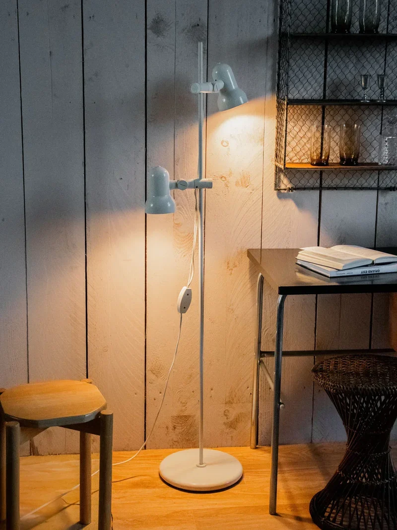 Julien, le lampadaire en métal N°259