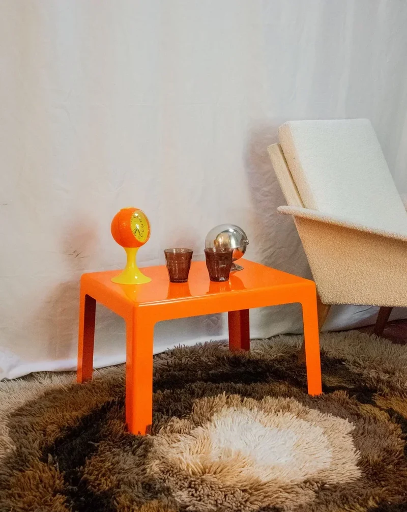Donna, la table basse seventies en fibre de verre N°768