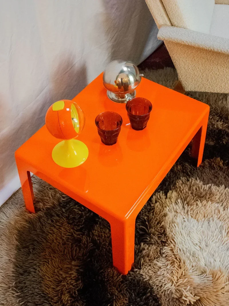 Donna, la table basse seventies en fibre de verre N°768
