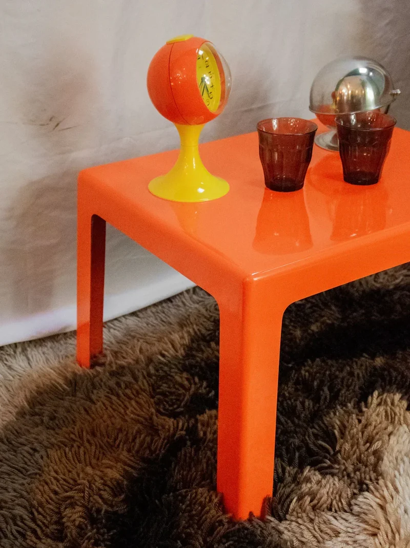 Donna, la table basse seventies en fibre de verre N°768