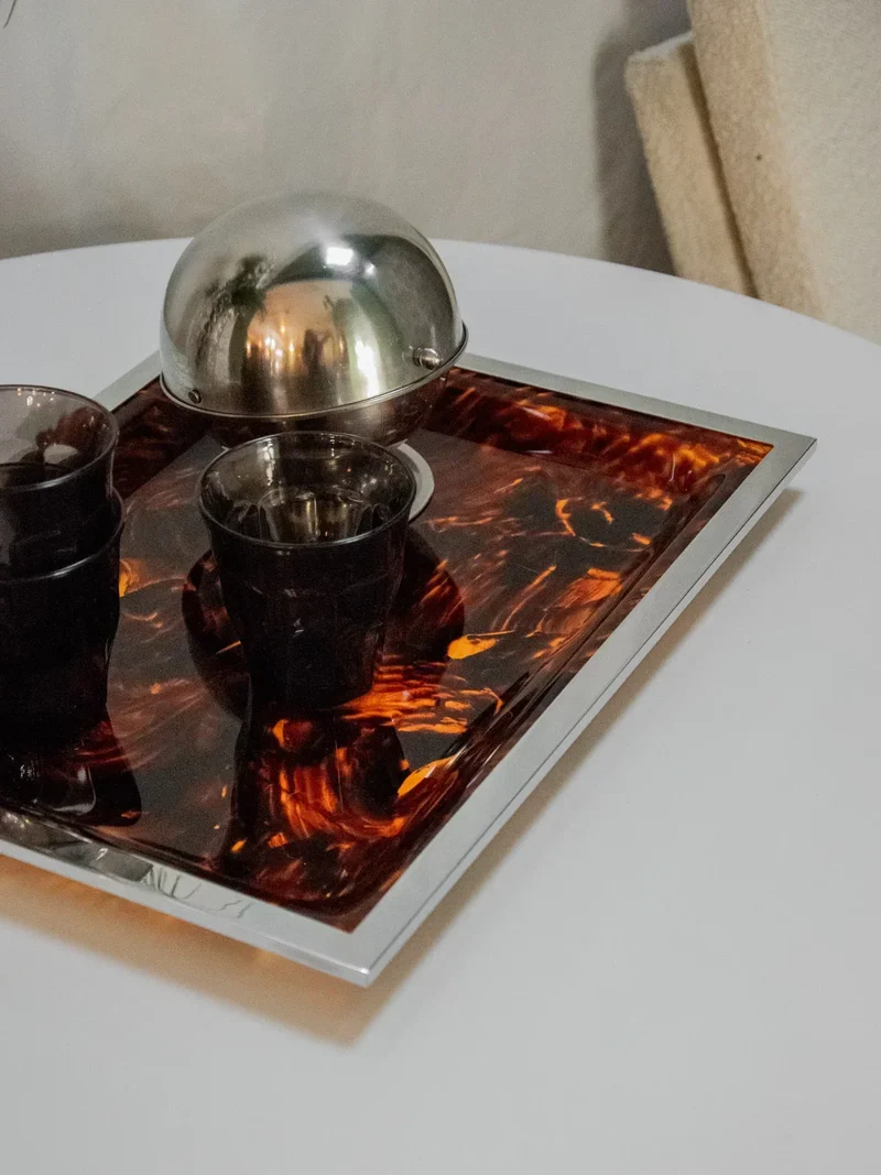 Marcel, le plateau en lucite N°142