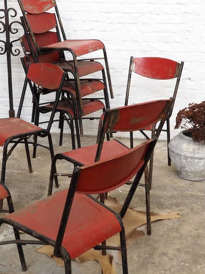Claude, le lot de 9 chaises patinées N°1024