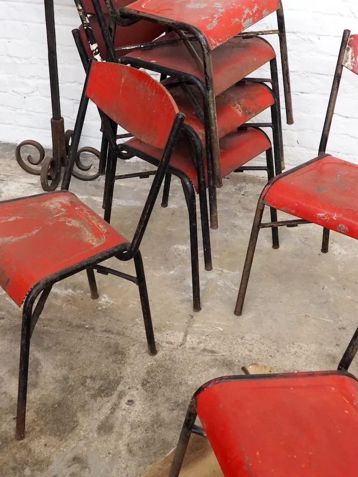 Claude, le lot de 9 chaises patinées N°1024