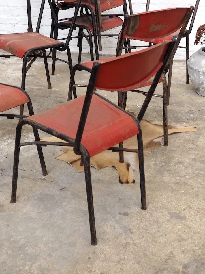 Claude, le lot de 9 chaises patinées N°1024