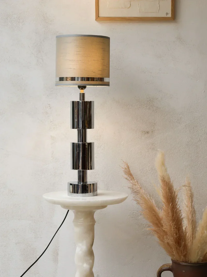 Julia, la lampe à poser chromée N°642