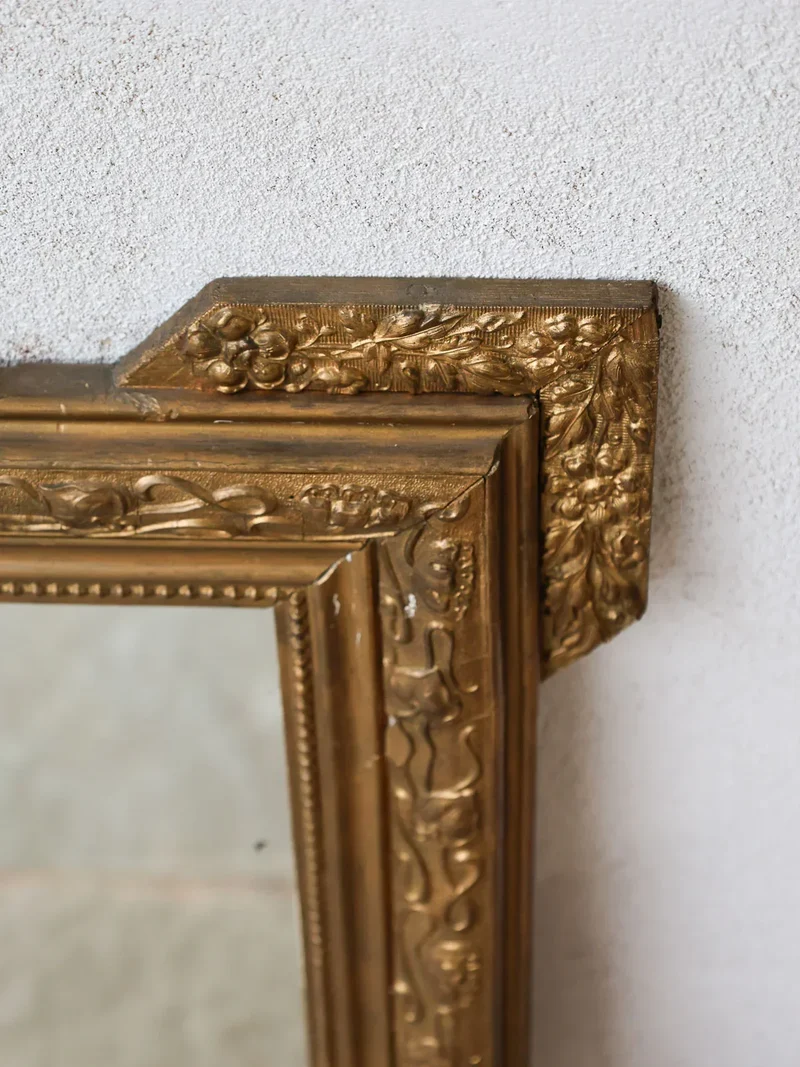 Georges, le miroir en bois sculpté doré N°952