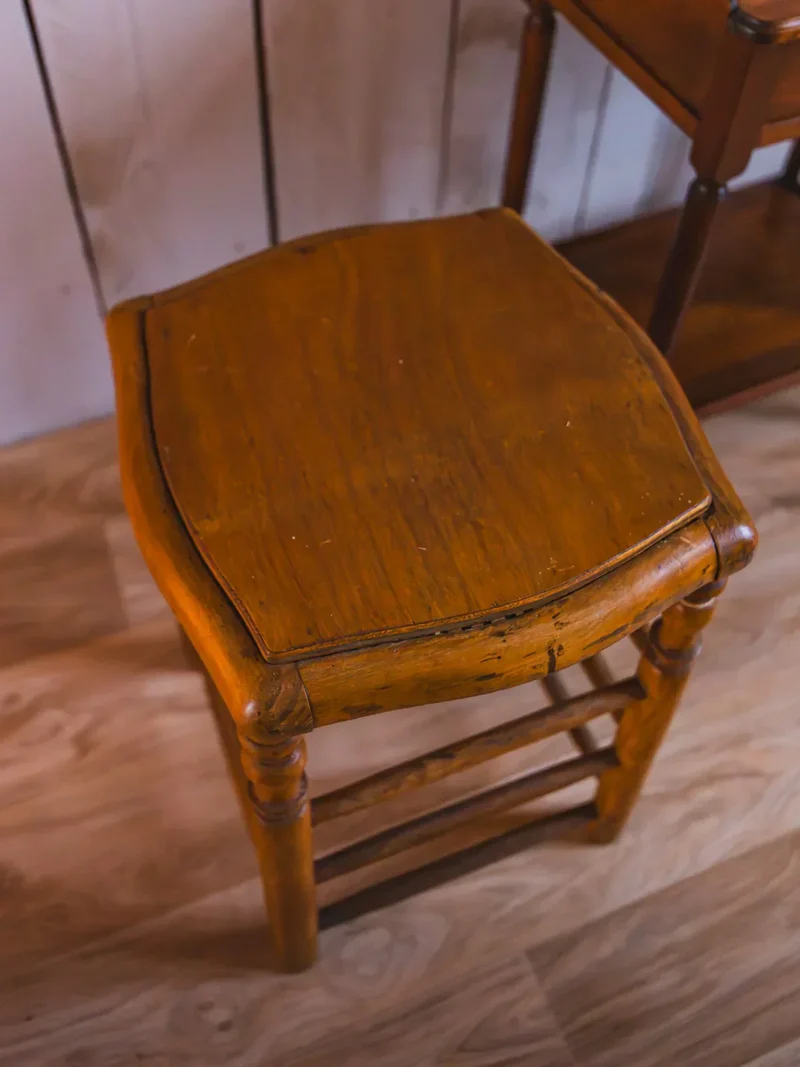 Regis, le tabouret en bois N°796