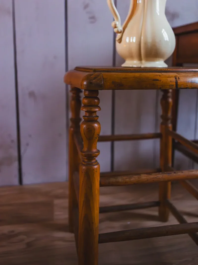 Regis, le tabouret en bois N°796