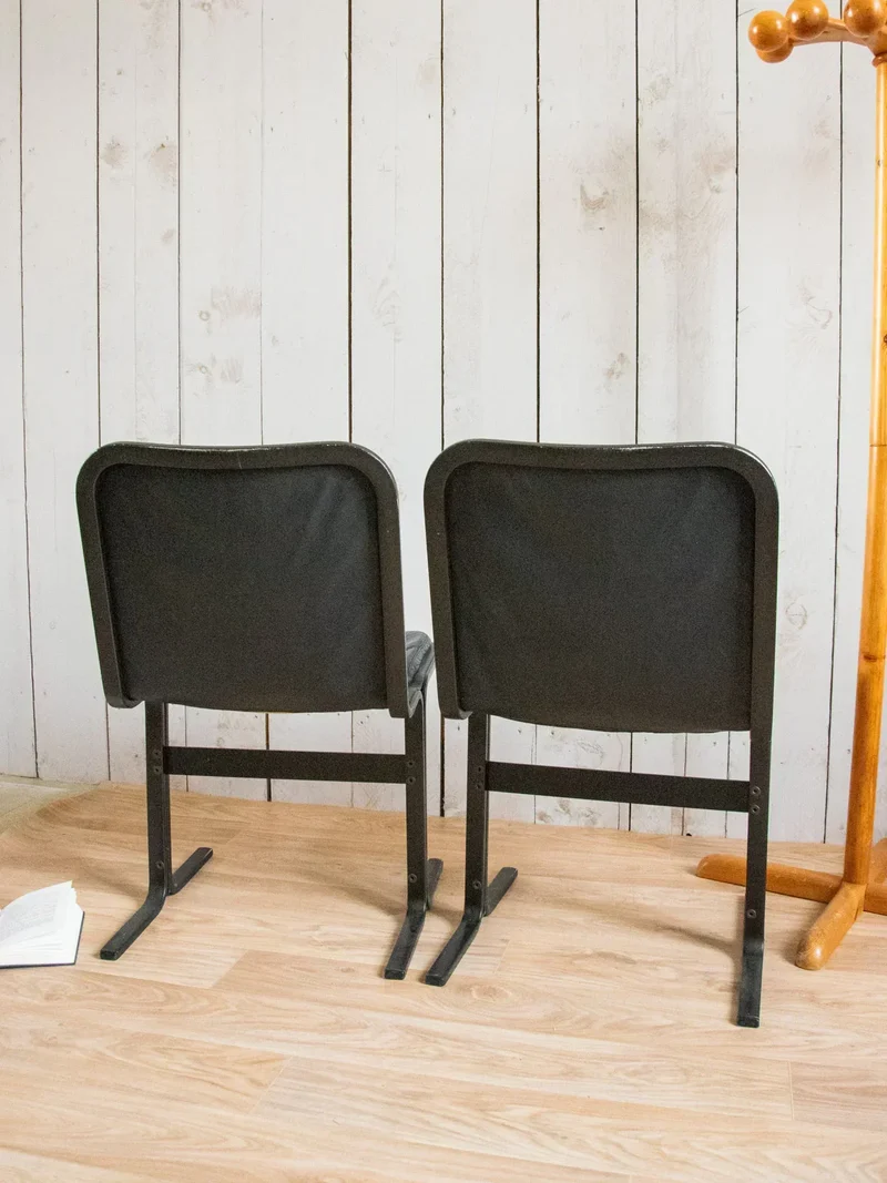 Alma, la paire de chaises en cuir N°1116