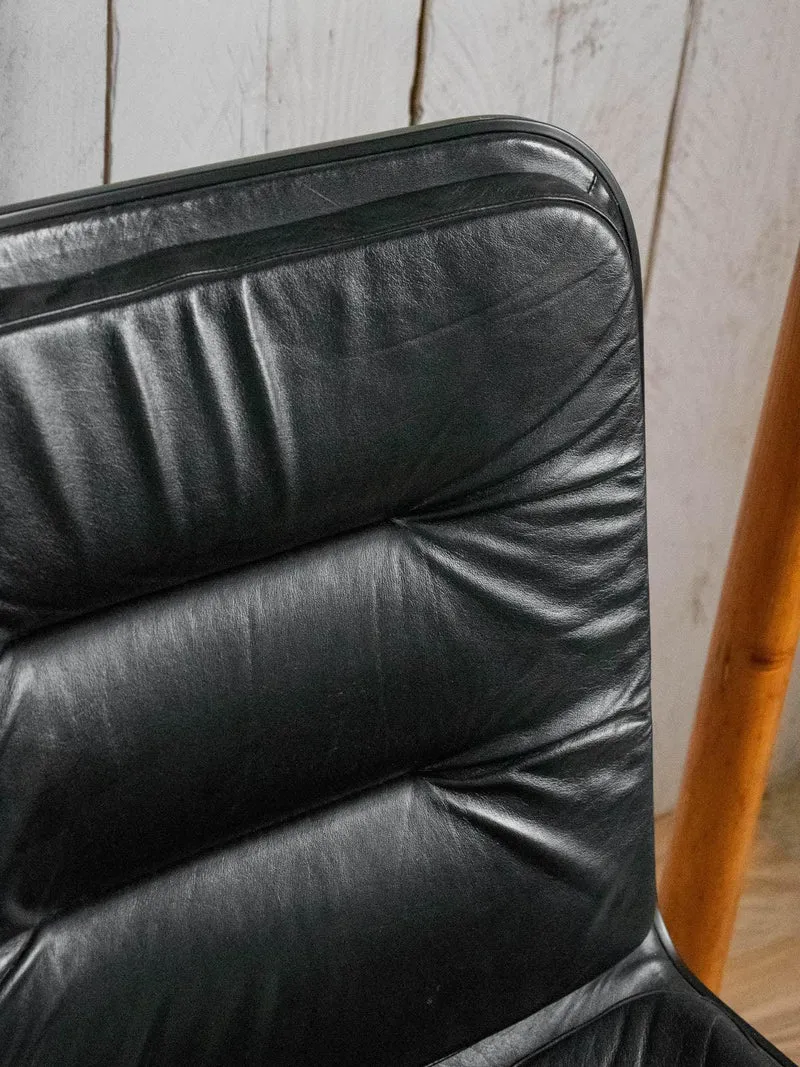Alma, la paire de chaises en cuir N°1116