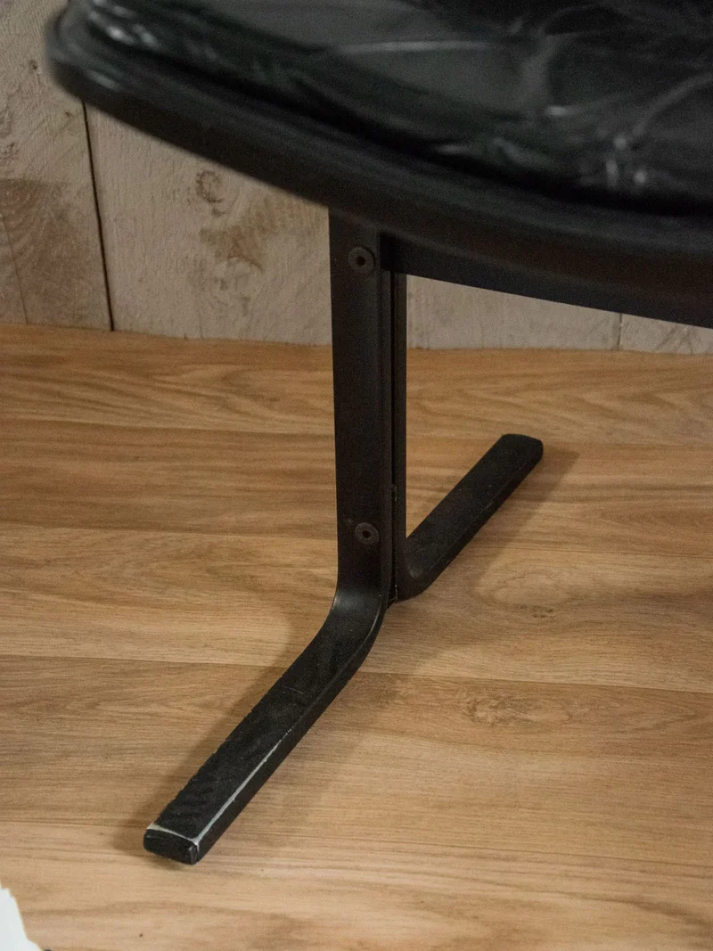 Alma, la paire de chaises en cuir N°1116