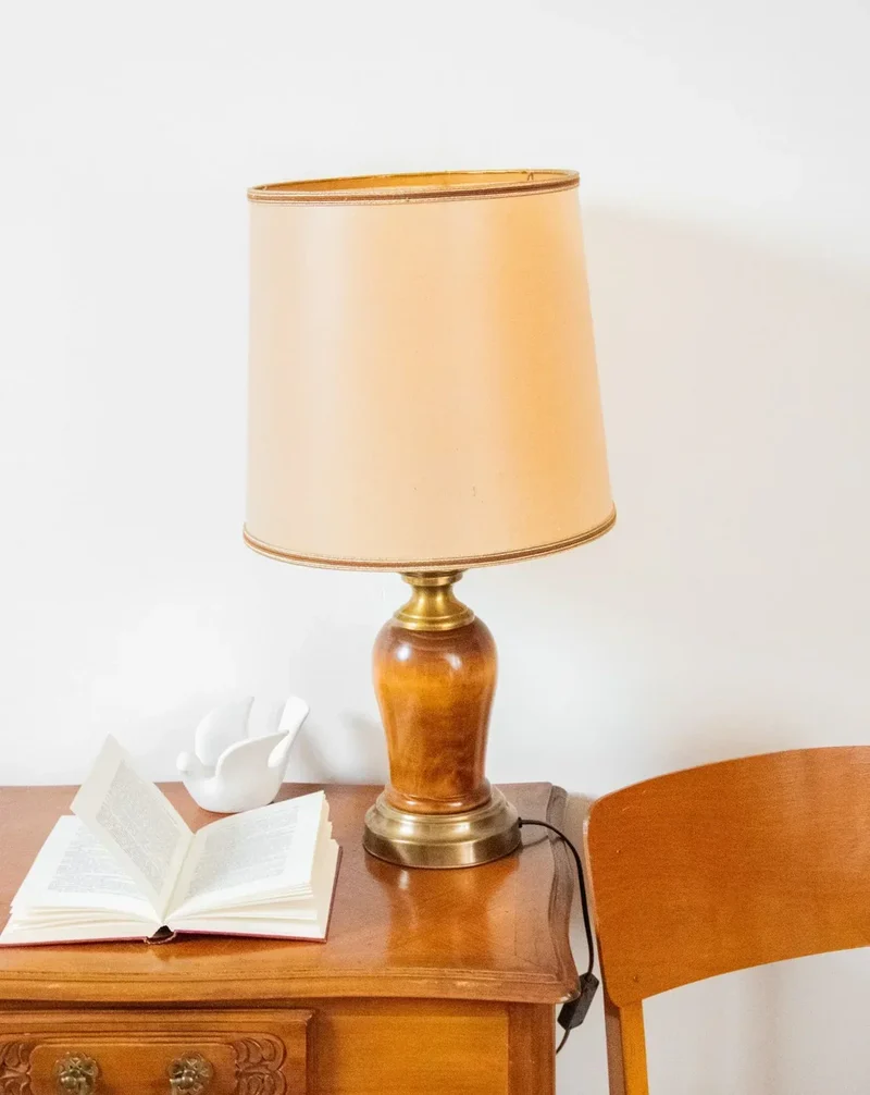 Suzanne, la lampe à poser en bois N°445