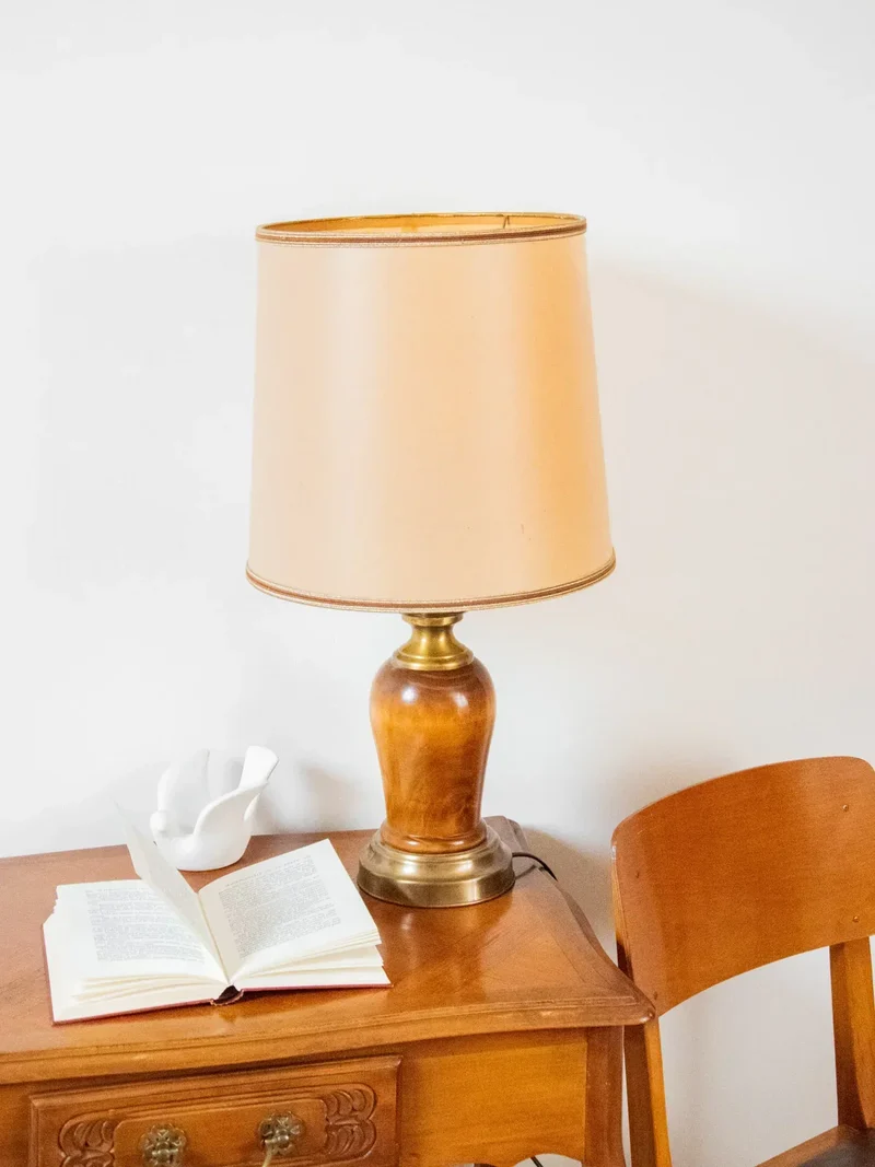 Suzanne, la lampe à poser en bois N°445