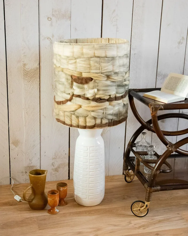 Julia, la lampe à poser en laine N°575
