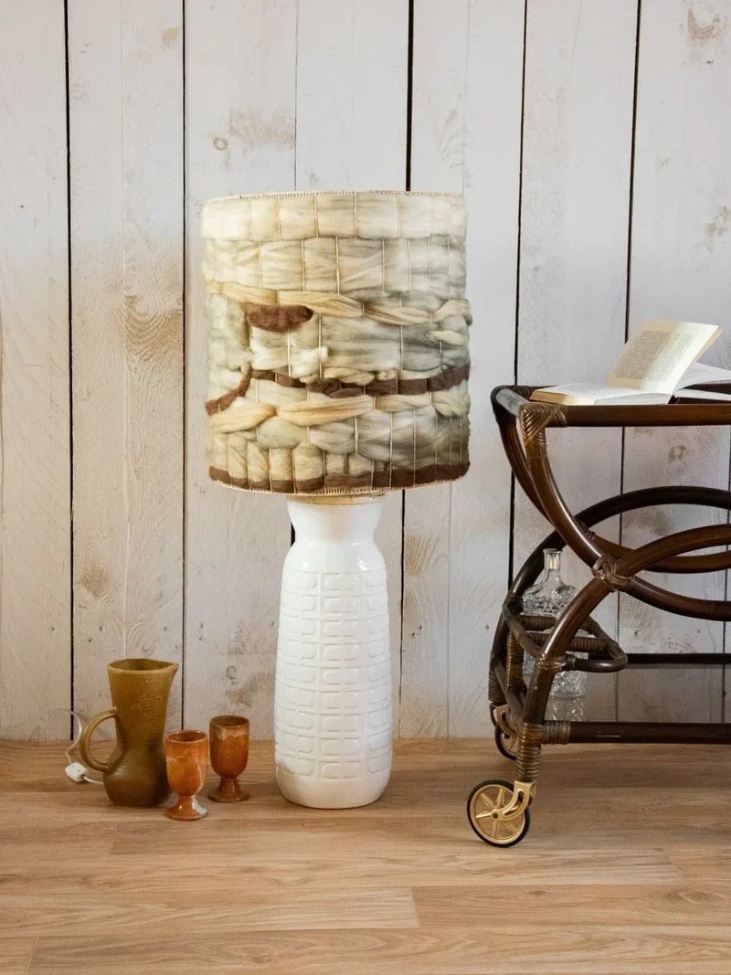 Julia, la lampe à poser en laine N°575