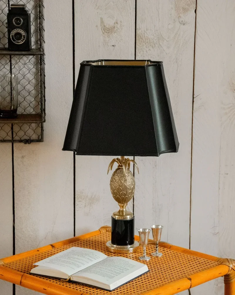 Julia, la lampe à poser en bronze N°579