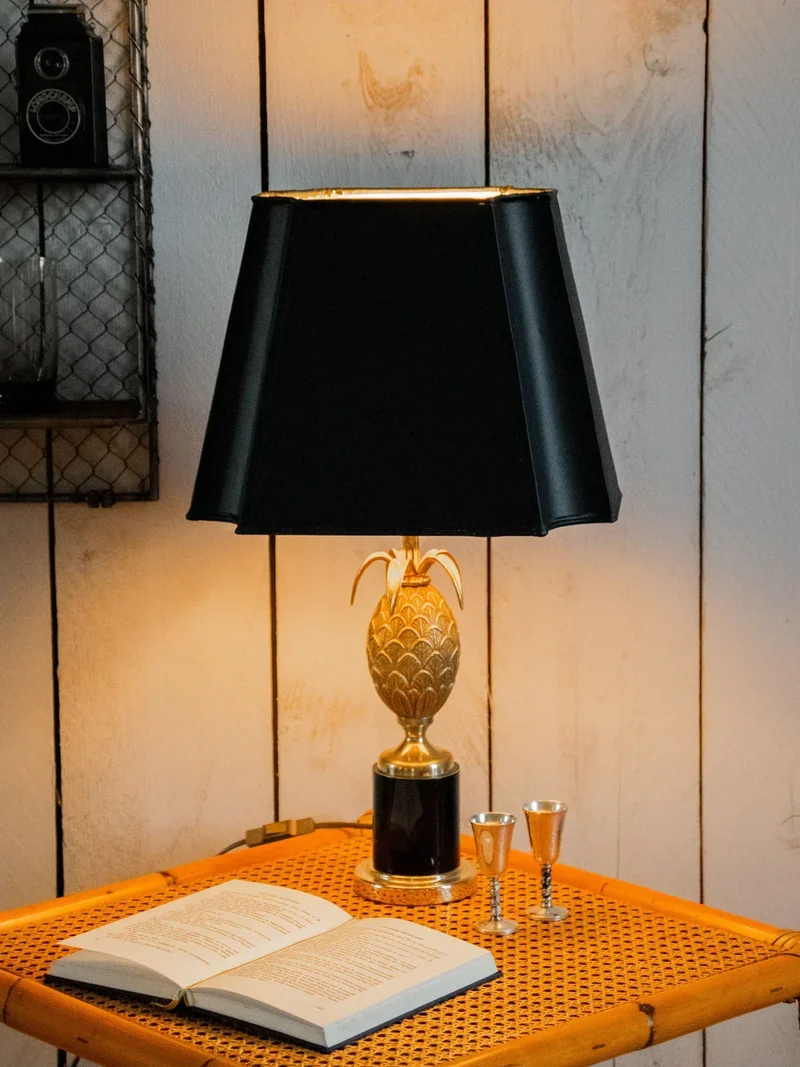 Julia, la lampe à poser en bronze N°579