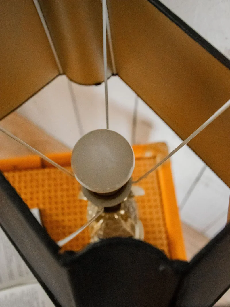 Julia, la lampe à poser en bronze N°579