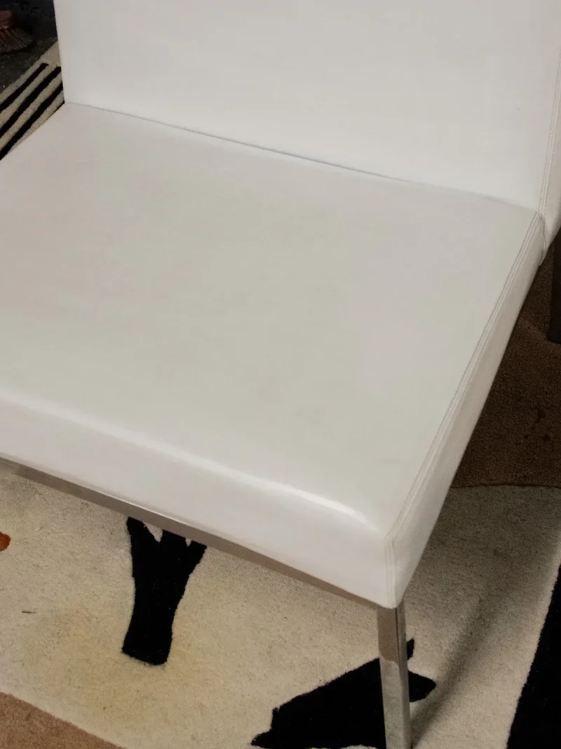 Olivia, la paire de chauffeuses chromées blanches N°77