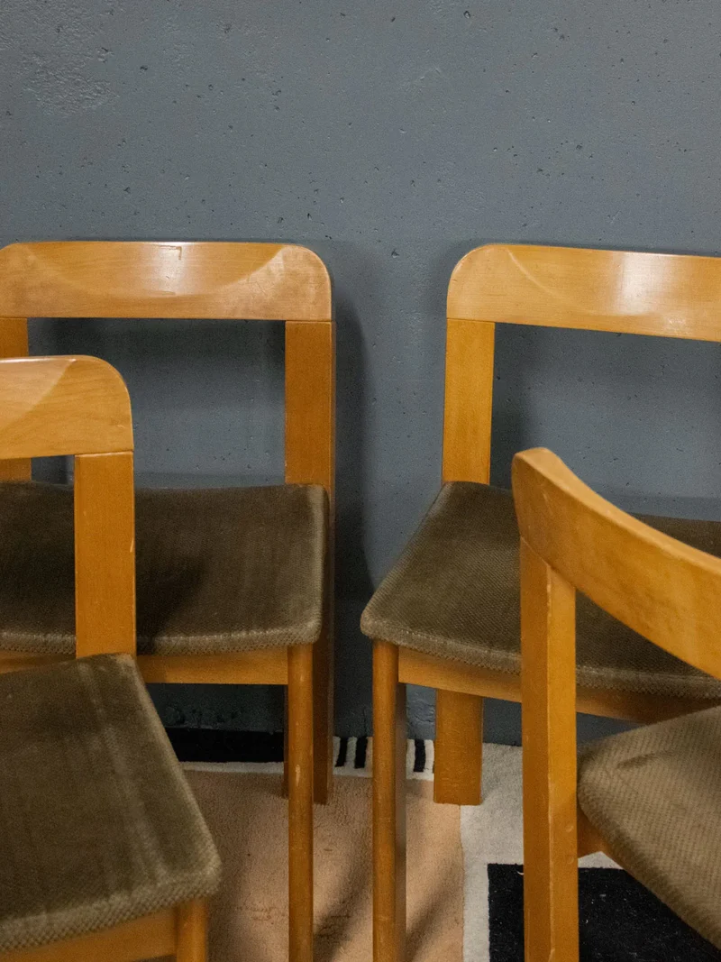 Alma, le lot de 4 chaises en orme et velours N°1159