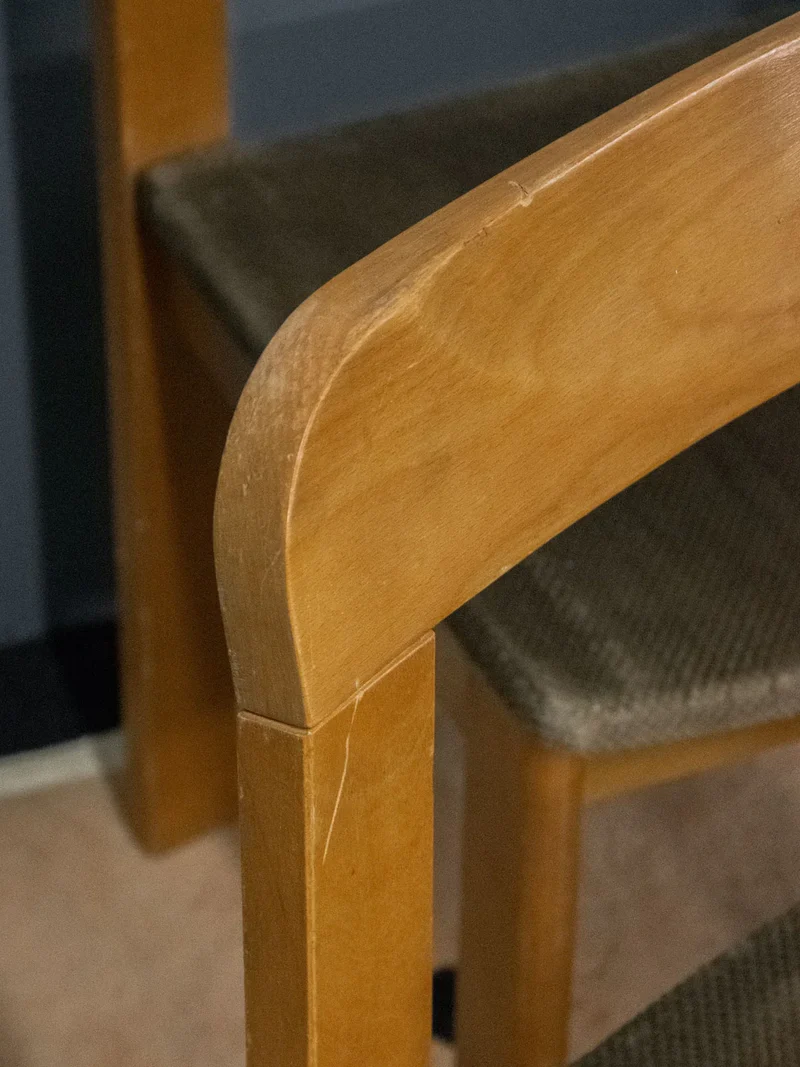 Alma, le lot de 4 chaises en orme et velours N°1159